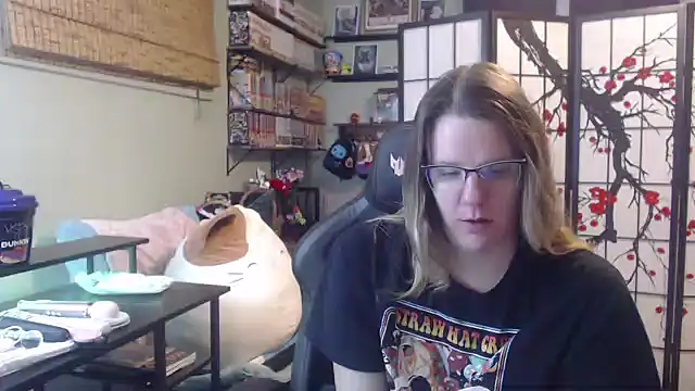 Sarahtineke online show from March 2026 02:24:01 PM