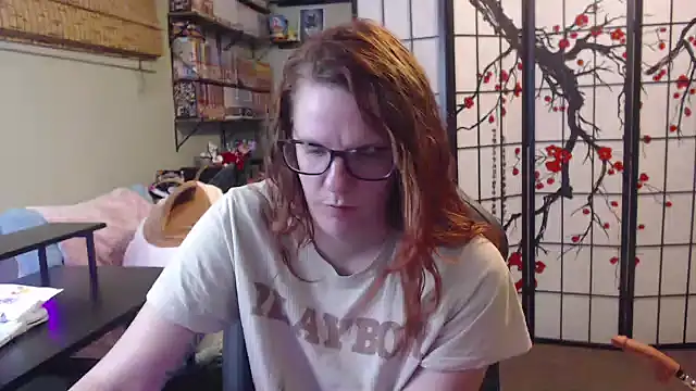 Sarahtineke online show from April 2026 04:54:02 PM