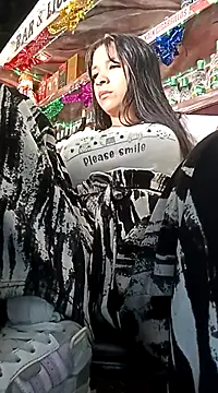 Snapshot of VivienAndClark chatting on December 2024 07:51:01 PM VivienAndClark online show from December 2024 07:51:01 PM