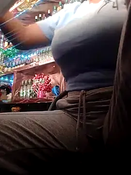 Snapshot of VivienAndClark chatting on March 2025 05:53:02 PM VivienAndClark online show from March 2025 05:53:02 PM