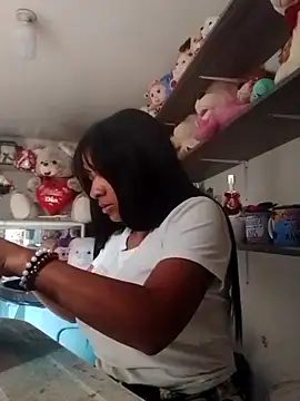 Snapshot of VivienAndClark chatting on October 2025 08:31:01 PM VivienAndClark online show from October 2025 08:31:01 PM