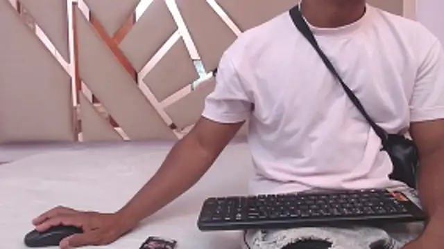 Snapshot of you_and_i9 chatting on November 2025 07:25:02 PM you and i9 online show from November 2025 07:25:02 PM