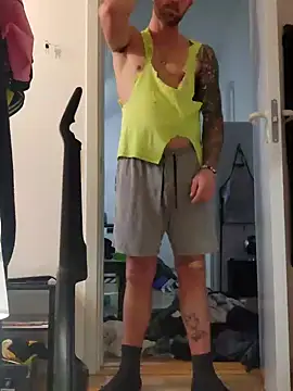 Snapshot of eltoulou chatting on January 2025 02:52:02 PM eltoulou online show from January 2025 02:52:02 PM