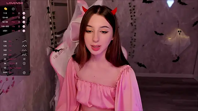 Snapshot of Polly__Hill chatting on October 2025 06:41:02 PM Polly Hill online show from October 2025 06:41:02 PM