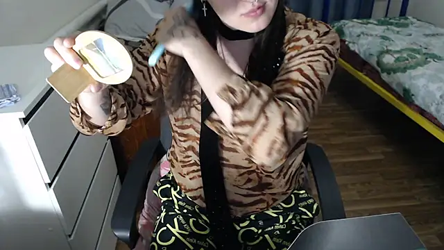 EvaMiron online show from September 2025 02:28:01 PM