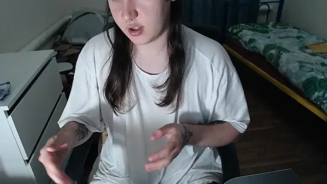 EvaMiron online show from October 2025 11:22:01 AM