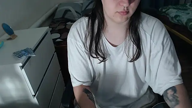 EvaMiron online show from October 2025 12:06:01 PM