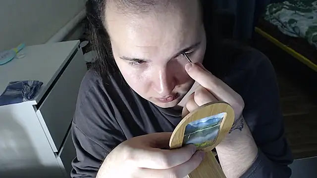 EvaMiron online show from October 2025 03:47:02 PM