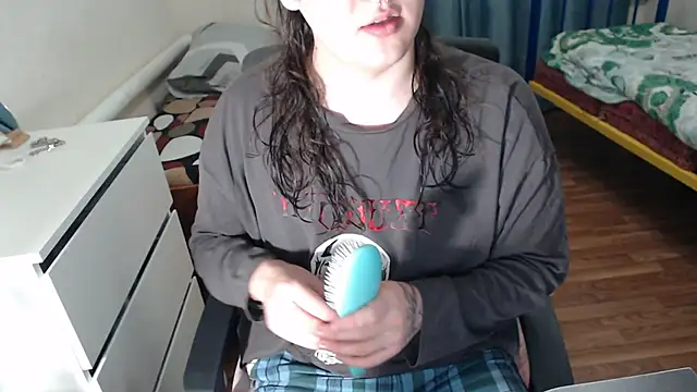 EvaMiron online show from November 2025 05:45:02 PM