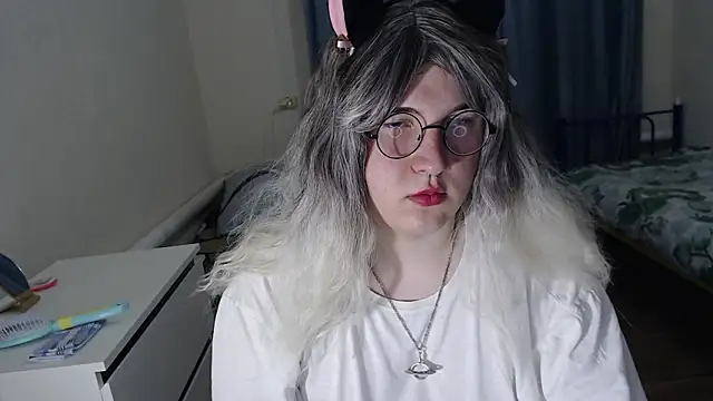 EvaMiron online show from February 2026 03:41:02 PM