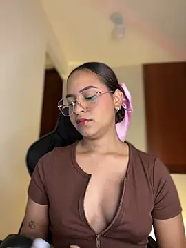 Snapshot of gretta_kler1 chatting on January 2025 01:11:01 PM gretta kler1 online show from January 2025 01:11:01 PM