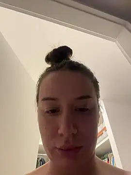 deliaroyal online show from November 2025 03:30:02 PM