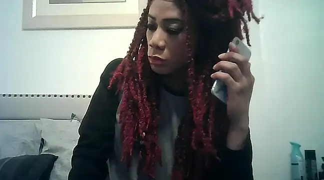 Snapshot of CaramelDipper chatting on December 2024 01:51:01 AM CaramelDipper online show from December 2024 01:51:01 AM