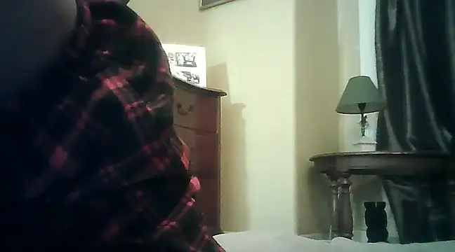 Snapshot of CaramelDipper chatting on December 2024 02:19:02 AM CaramelDipper online show from December 2024 02:19:02 AM