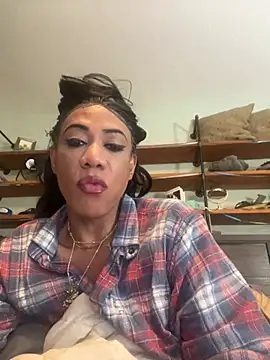 Snapshot of CaramelDipper chatting on July 2026 09:23:01 AM CaramelDipper online show from July 2026 09:23:01 AM