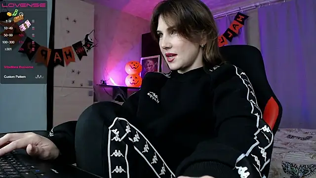 Snapshot of Daniela_Cooperr chatting on November 2025 05:02:01 PM Daniela Cooperr online show from November 2025 05:02:01 PM