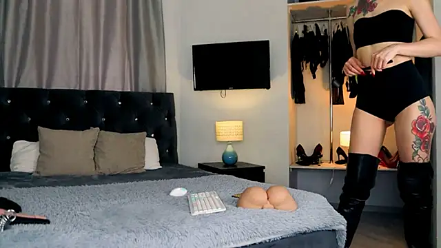 InvitingTina online show from April 2026 05:22:01 AM