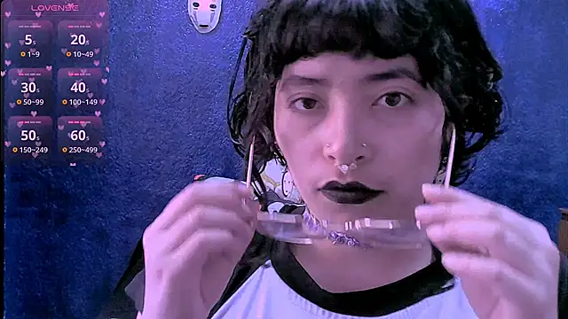 NinaYellow online show from April 2026 01:24:02 PM