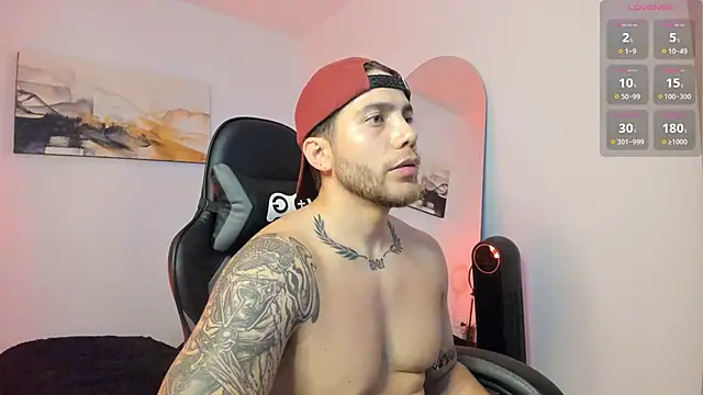 Snapshot of LucianSinclair chatting on December 2024 11:46:01 PM LucianSinclair online show from December 2024 11:46:01 PM