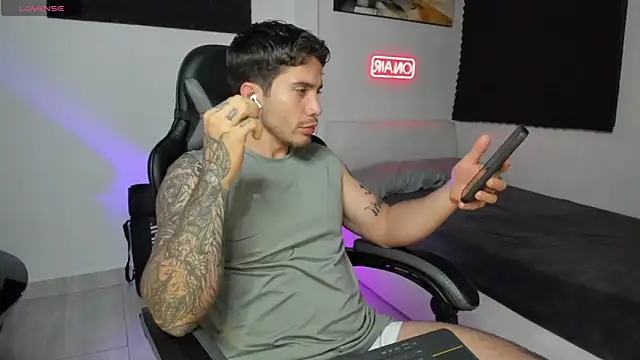 LucianSinclair online show from November 2025 03:37:02 AM