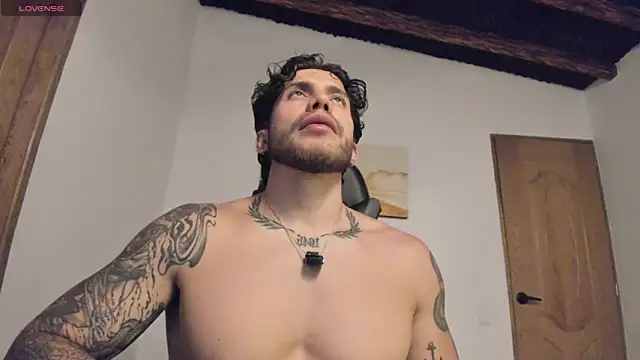 Snapshot of LucianSinclair chatting on June 2026 02:03:01 AM LucianSinclair online show from June 2026 02:03:01 AM