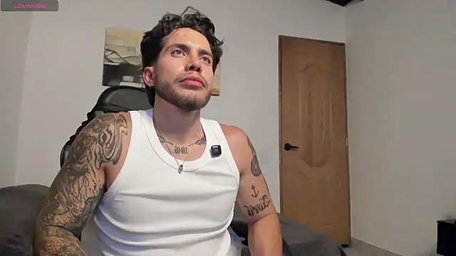 Snapshot of LucianSinclair chatting on July 2026 01:09:02 AM LucianSinclair online show from July 2026 01:09:02 AM