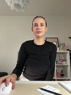 Hii Lolla online show from February 2025 08:07:01 AM