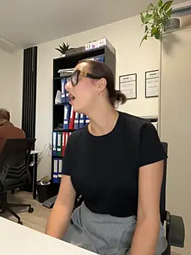 Hii Lolla online show from October 2025 06:08:02 AM