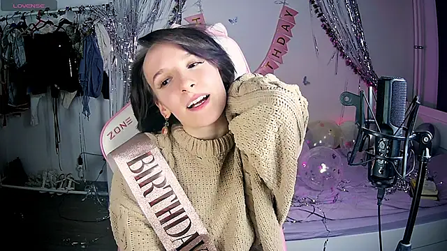 Snapshot of Violet_Veliya chatting on February 2025 07:09:01 PM Violet Veliya online show from February 2025 07:09:01 PM