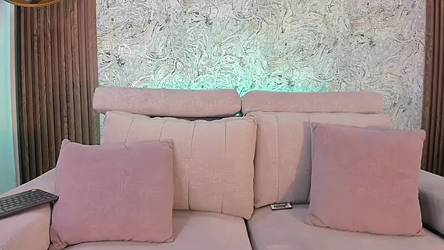 imkrystall online show from December 2024 09:39:01 PM