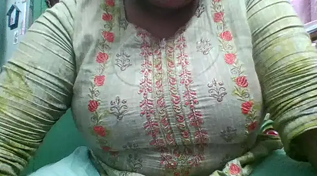 Snapshot of cutegirl_1212 chatting on January 2025 12:50:02 PM cutegirl 1212 online show from January 2025 12:50:02 PM