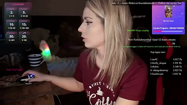 Snapshot of Lisaonthemoon chatting on June 2026 02:18:02 PM Lisaonthemoon online show from June 2026 02:18:02 PM