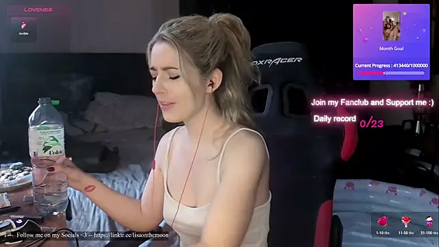 Snapshot of Lisaonthemoon chatting on July 2026 06:47:01 PM Lisaonthemoon online show from July 2026 06:47:01 PM
