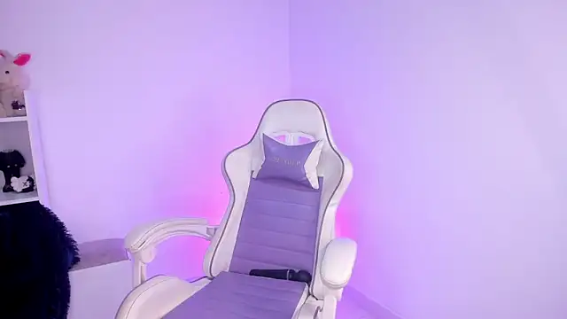 lili turner online show from April 2026 06:37:01 PM