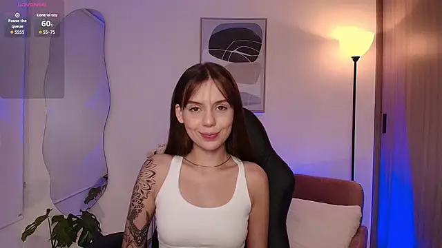 Snapshot of MirandaShaw chatting on December 2025 12:40:01 AM MirandaShaw online show from December 2025 12:40:01 AM