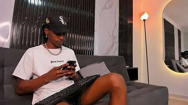 BRYXXXON1 online show from December 2024 03:17:01 PM