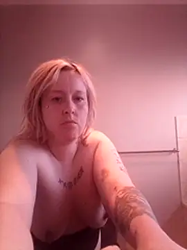 Snapshot of mollymay69 chatting on February 2026 05:28:02 AM mollymay69 online show from February 2026 05:28:02 AM