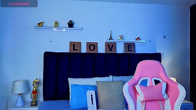 Issac james  online show from April 2026 03:17:01 AM