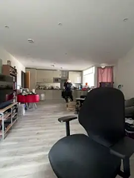 LondonTeffy online show from April 2026 10:38:02 AM