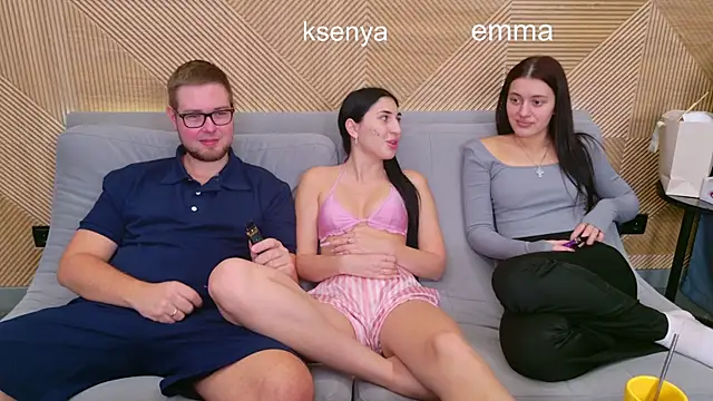 Ksenny online show from November 2025 11:42:02 AM