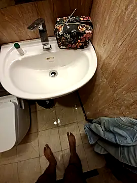 Snapshot of Exhibitionist1508 chatting on November 2025 04:21:01 AM Exhibitionist1508 online show from November 2025 04:21:01 AM