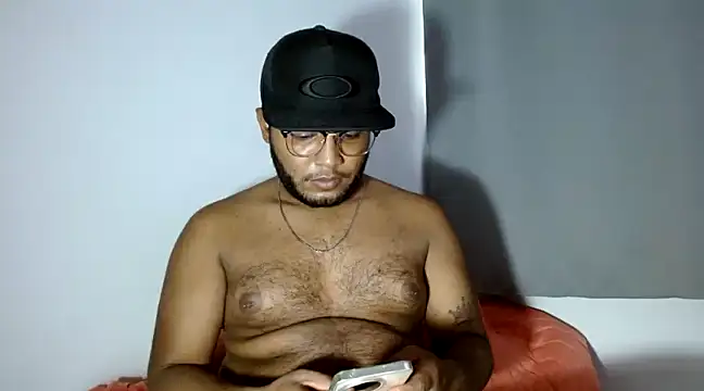 Snapshot of dave_banks chatting on January 2025 10:39:01 PM dave banks online show from January 2025 10:39:01 PM
