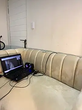 Snapshot of SexyDee025 chatting on March 2025 10:33:02 AM SexyDee025 online show from March 2025 10:33:02 AM