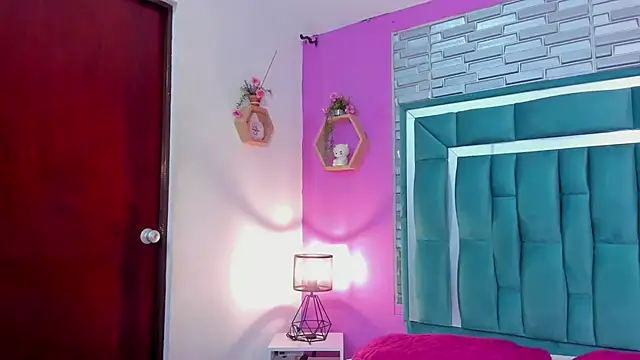 Snapshot of LORENSCOLLINS chatting on February 2026 07:40:01 PM LORENSCOLLINS online show from February 2026 07:40:01 PM