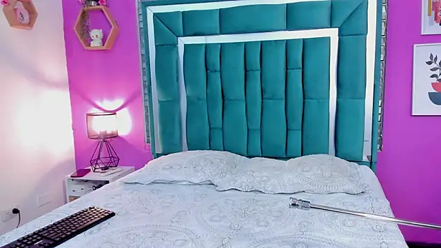 Snapshot of LORENSCOLLINS chatting on February 2026 12:59:02 PM LORENSCOLLINS online show from February 2026 12:59:02 PM