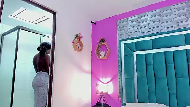 Snapshot of LORENSCOLLINS chatting on February 2026 01:00:02 PM LORENSCOLLINS online show from February 2026 01:00:02 PM