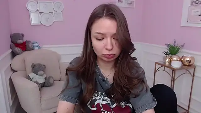 LucySkilar online show from December 2025 05:47:02 AM