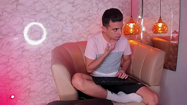 Maximo   online show from October 2025 09:01:01 PM