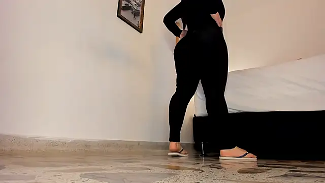 Snapshot of leslie_k chatting on March 2025 06:00:02 AM leslie k online show from March 2025 06:00:02 AM