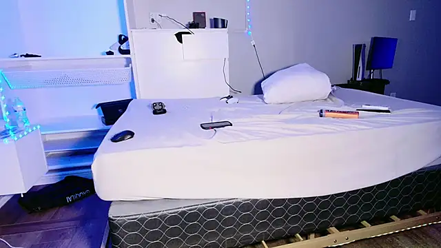 Snapshot of THICKwithDICKK chatting on March 2025 12:15:01 PM THICKwithDICKK online show from March 2025 12:15:01 PM